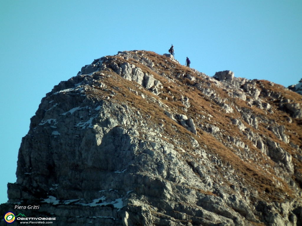 43 Zoom in Cima di Valmora (1998 m.) con Pierangelo e Pasquale.JPG